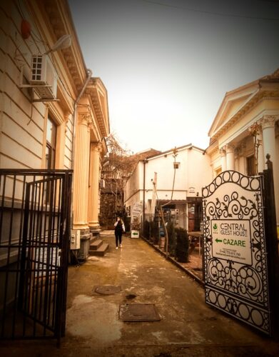 Central Guesthouse Bucharest - Photo 1
