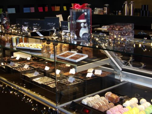 BELLO & ANGELI – Artisan Chocolatier Glacier Café Lounge - Photo 1