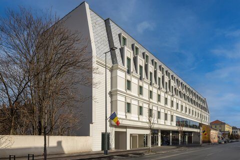 Courtyard by Marriott Cluj-Napoca Downtown - Photo 1