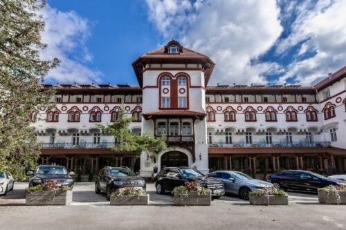 Hotel Caraiman - Photo 1