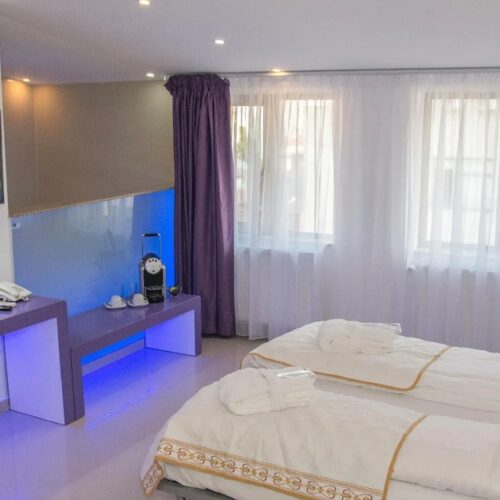 Hotel Christina Plus - Photo 1