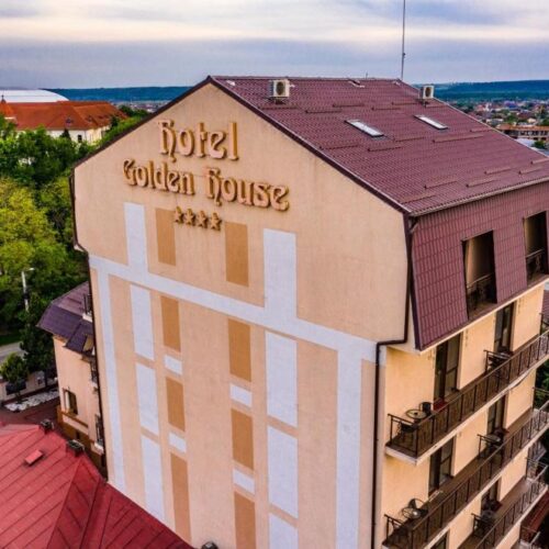 Hotel Golden House - Photo 1