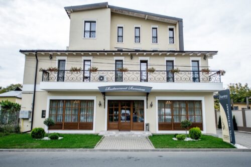 Hotel Restaurant Ramina - Photo 1