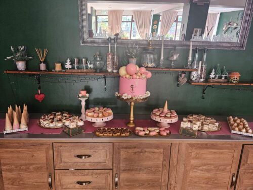 Kron Cakes & Café - Photo 1