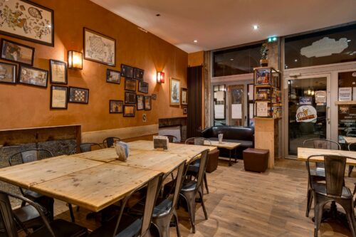 Les Arpenteurs – Bar, mystères et jeux de société - Photo 1