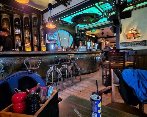 London Pub - Photo 1