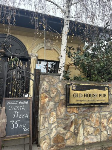 Old House - Photo 1