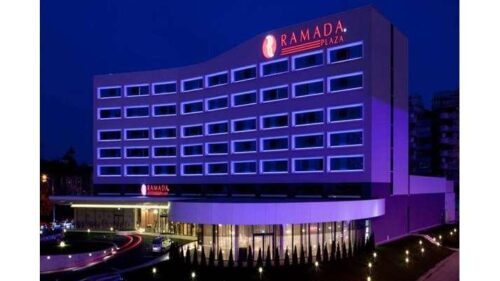 Ramada Plaza by Wyndham Craiova - Photo 1
