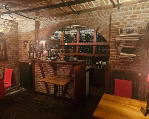 Restaurant Pivnita de vinuri Weinkeller - Photo 1