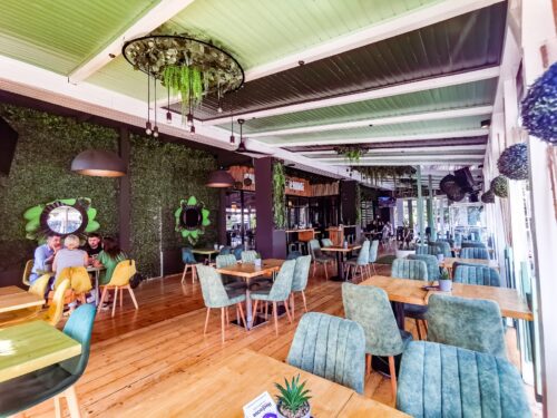 SUMMER BREEZE LOUNGE - Photo 1