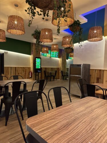 Bunga Burger Universidad - Photo 1