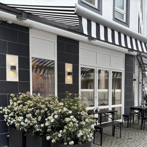 Carls Café & Tagesbar - Photo 1