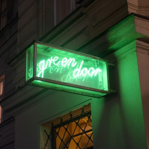 Green Door Bar - Photo 1