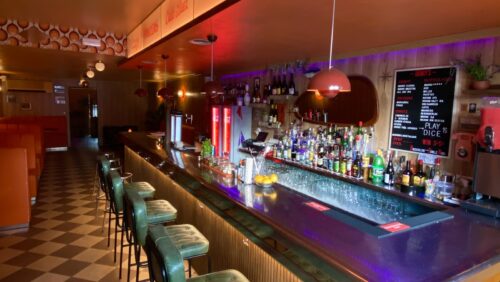 Henry’s Bar - Photo 1