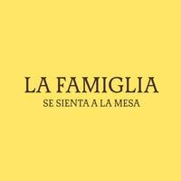 La Famiglia se sienta a la mesa - Photo 1