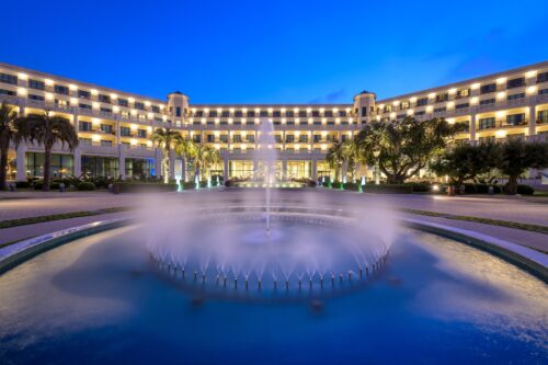 Las Arenas Balneario Resort - Photo 1