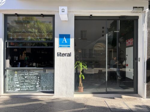 Literal Hostel - Photo 1
