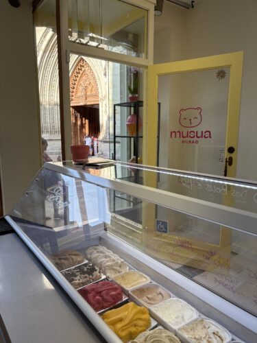 Musua Bilbao • Cinnamon Rolls, Cookies y Helados - Photo 1