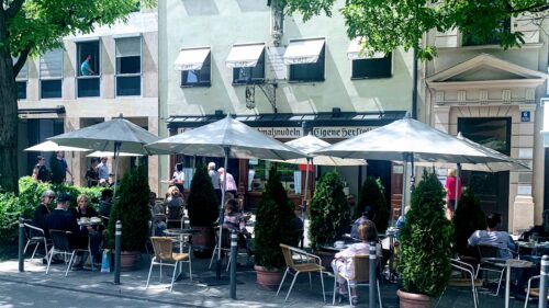 Schmalznudel – Cafe Frischhut - Photo 1