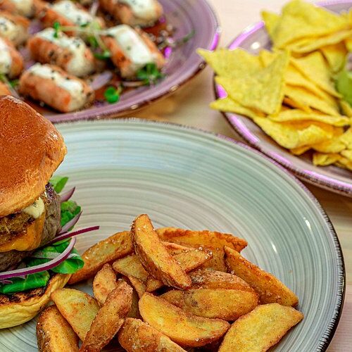 Ukelele Gastro Lounge 🥗🍔🎶 - Photo 1