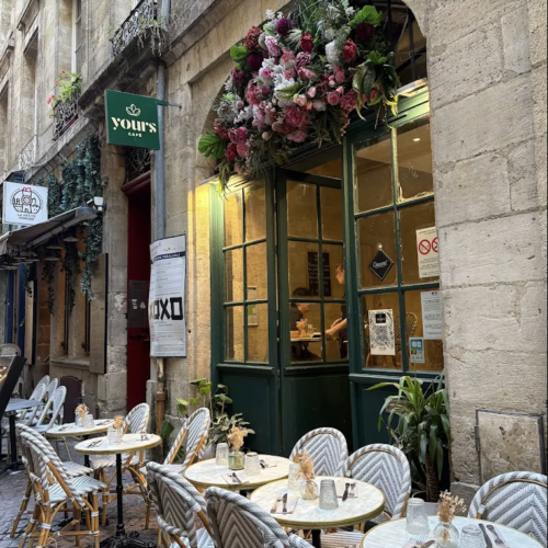 Yours Café - Photo 1