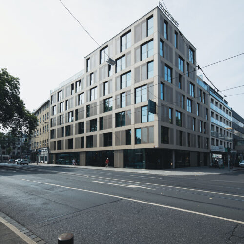 FourtyThree - Photo 1