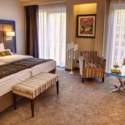 Hotel Favor - Photo 1