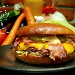 Magic Pizza Burger - Photo 1