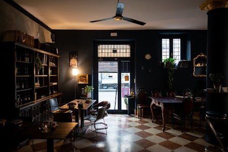 Polis Bar - Photo 1