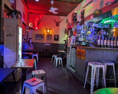 Public House 27 - Photo 1