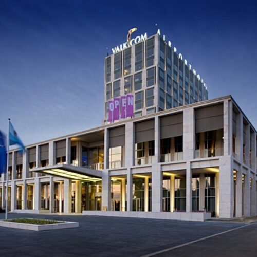 Van Der Valk Airporthotel Düsseldorf - Photo 1